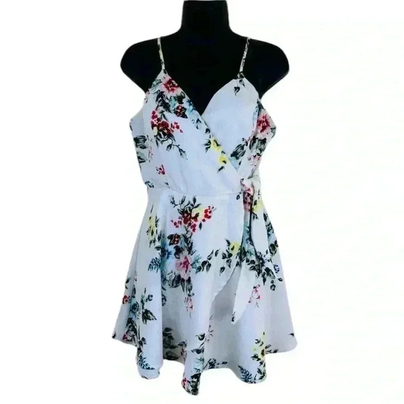 Altar’d State White Floral Plunge Neck Spaghetti Strap Tie Mini Dress Size L - Picture 2 of 16